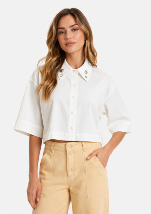 Camisa Feminina Manga Curta Detalhe Ilhós Morena Rosa