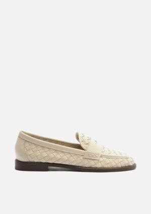 Mocassim Off White Couro Salto Rasteiro Tressê Arezzo
